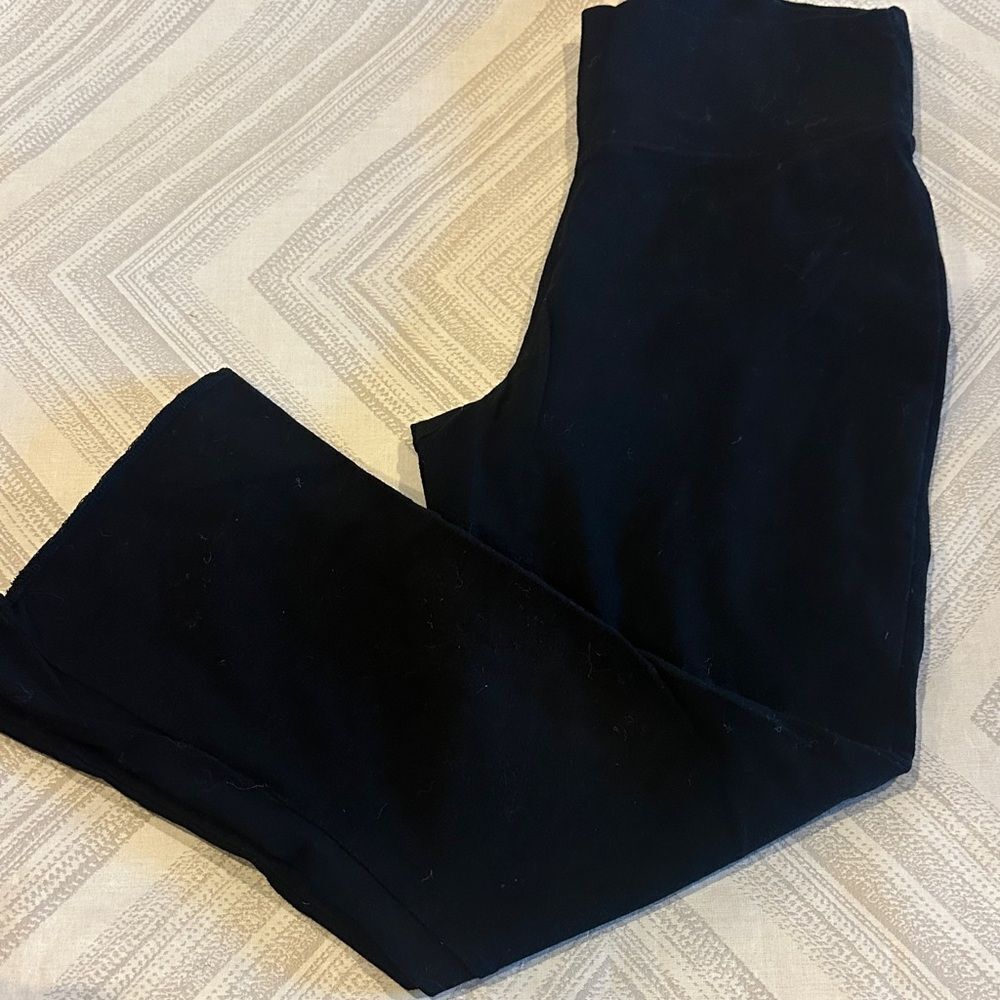 Bella Women’s Black Cropped Long Loose Leggings - Size M